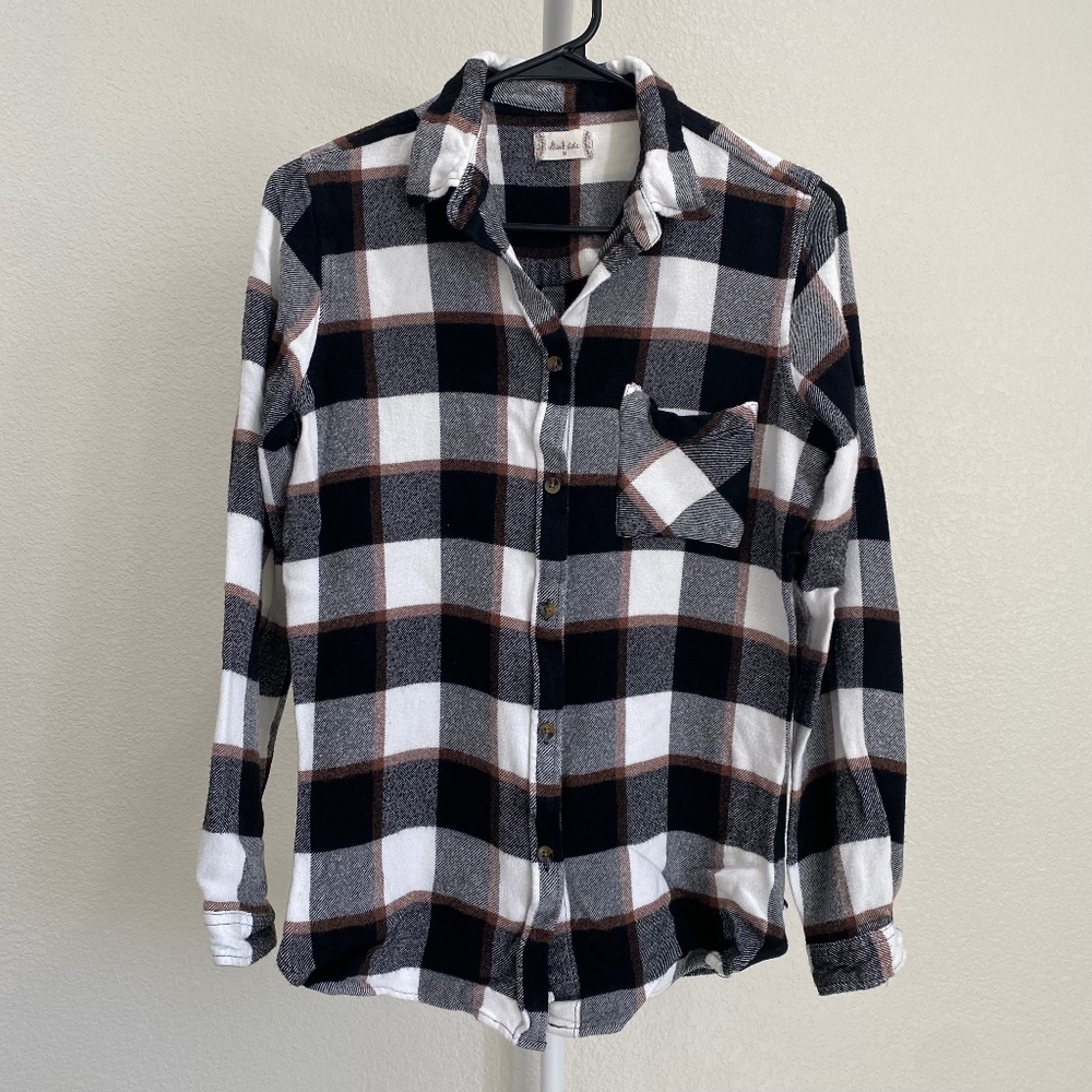 Altarʻd State Womenʻs Long Sleeve Black | White Flannel Button Down Top Medium
